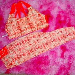 Top& Bottom tight set 😍🤩👀 wore one time LIKE NEW FABLETICS -YITTY